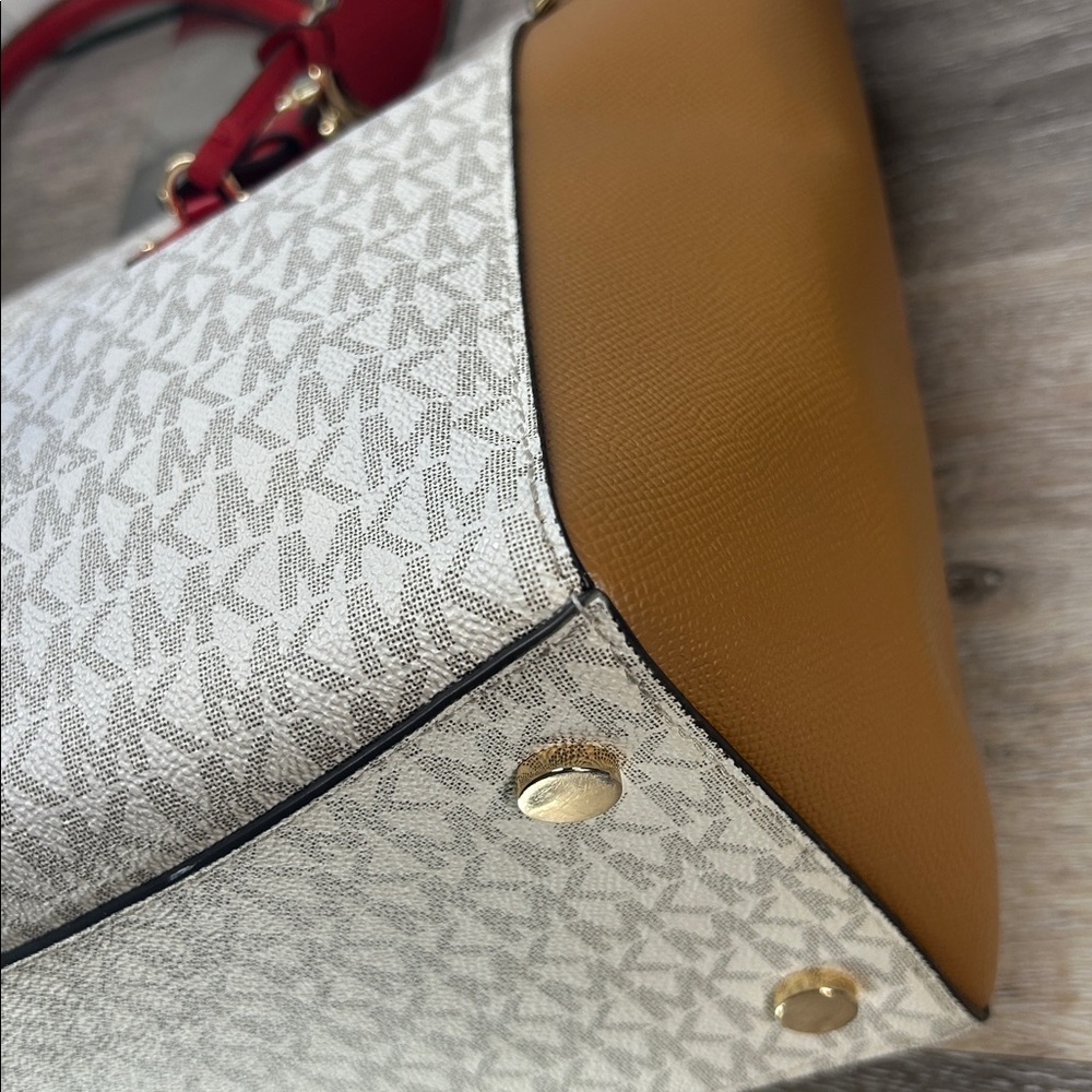 4950 Michael Kors vanilla tan and red voyager tote bag 254674950 - Picture 12 of 13